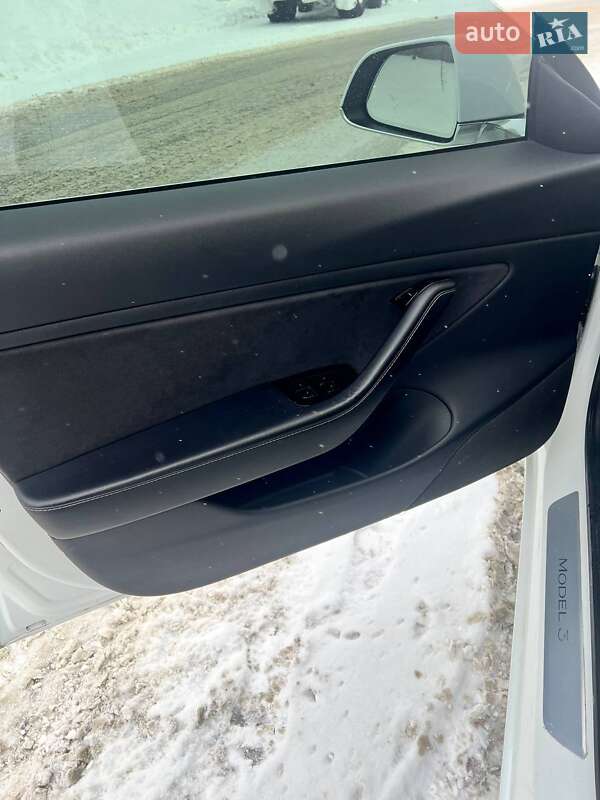 Седан Tesla Model 3 2017 в Львові