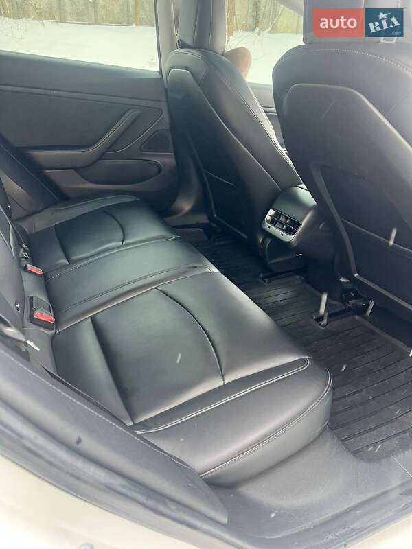 Седан Tesla Model 3 2017 в Львові