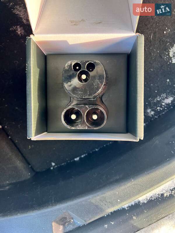 Седан Tesla Model 3 2017 в Львові