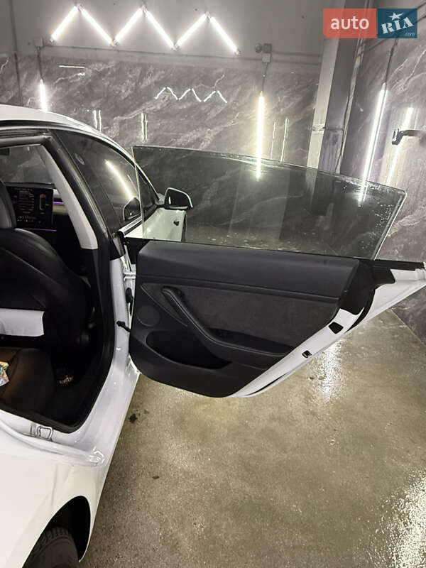 Седан Tesla Model 3 2023 в Києві