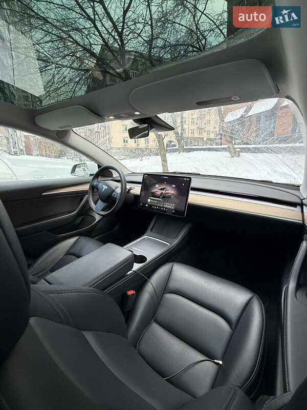Седан Tesla Model 3 2023 в Києві