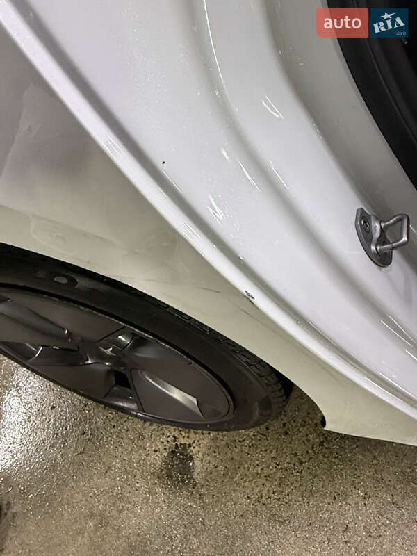 Седан Tesla Model 3 2023 в Києві