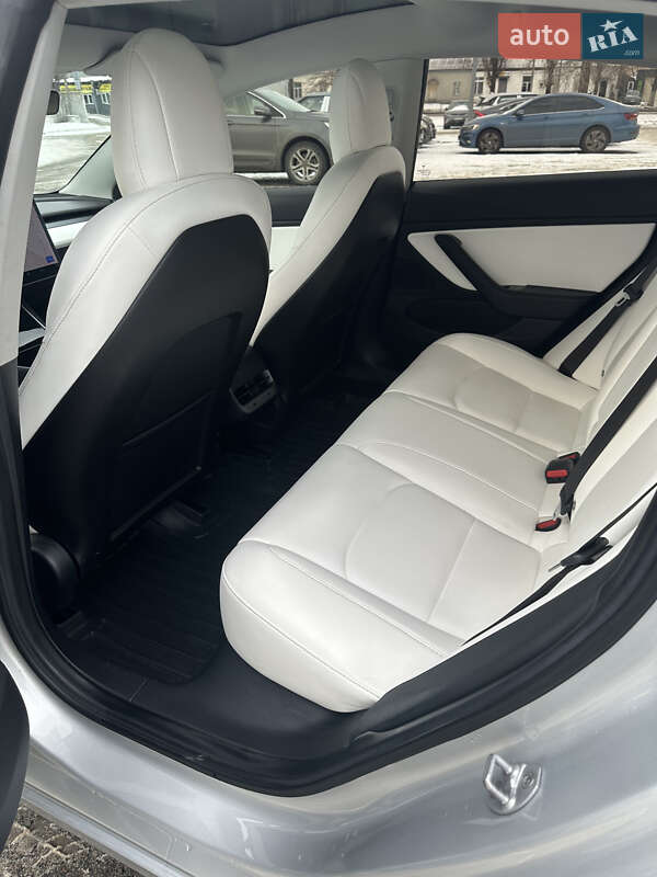 Седан Tesla Model 3 2018 в Киеве