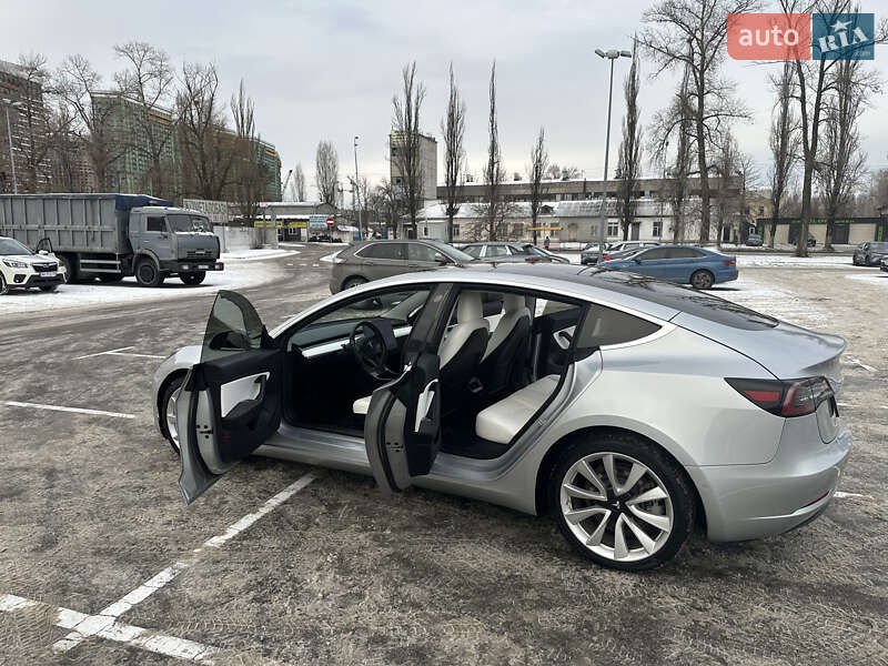 Седан Tesla Model 3 2018 в Киеве
