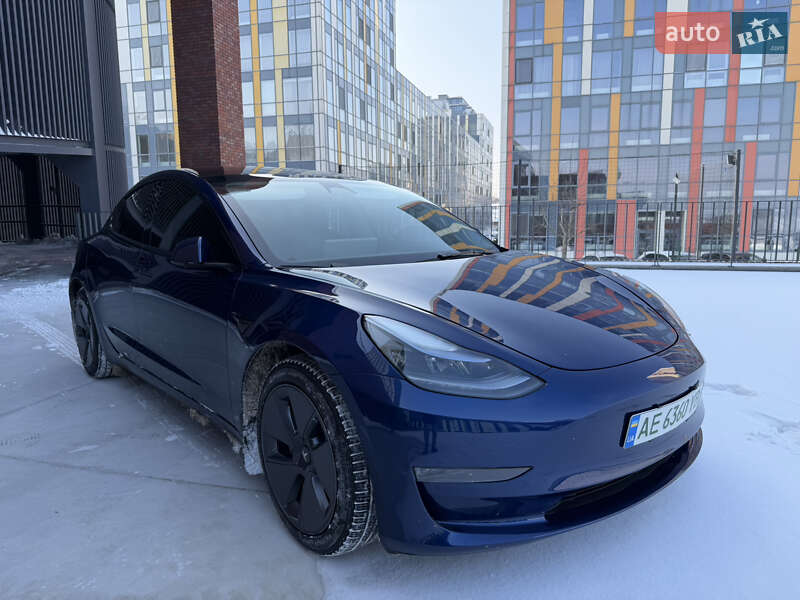 Седан Tesla Model 3 2023 в Днепре