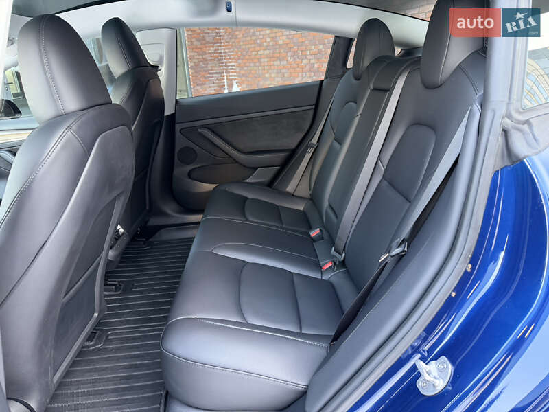 Седан Tesla Model 3 2023 в Днепре