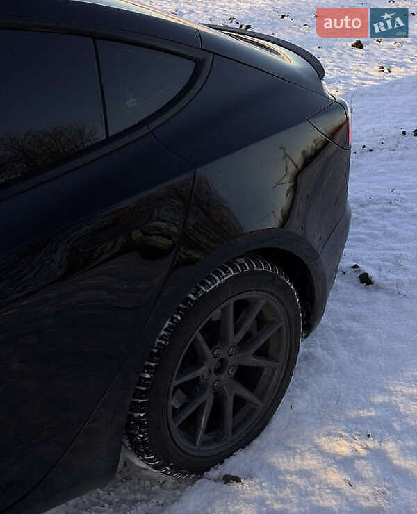Седан Tesla Model 3 2021 в Киеве