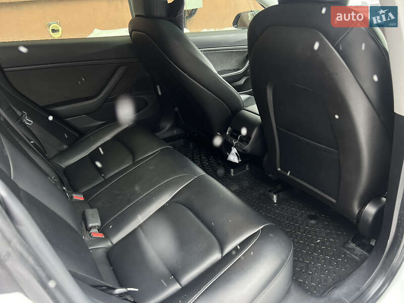 Седан Tesla Model 3 2019 в Ровно