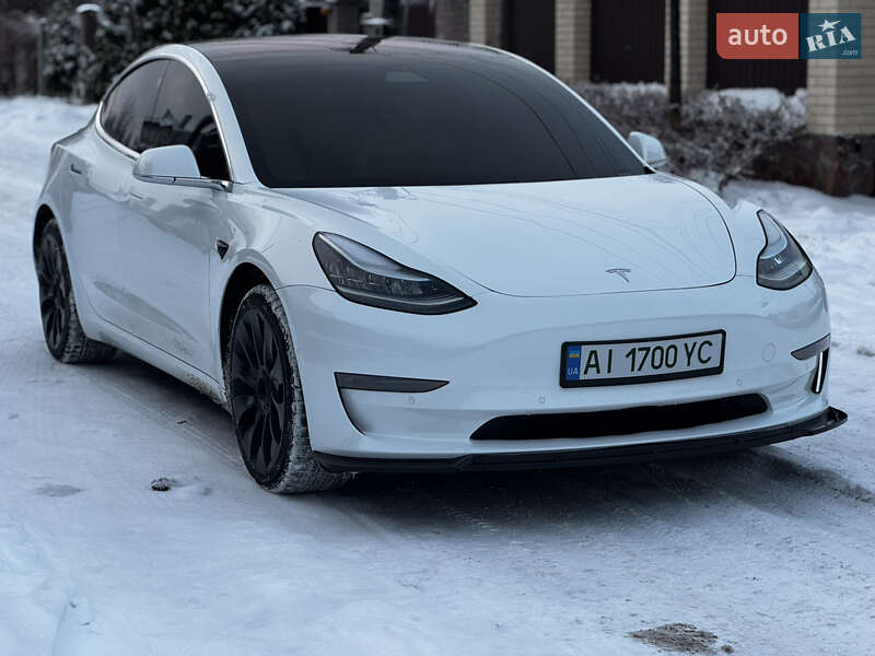 Седан Tesla Model 3 2019 в Киеве