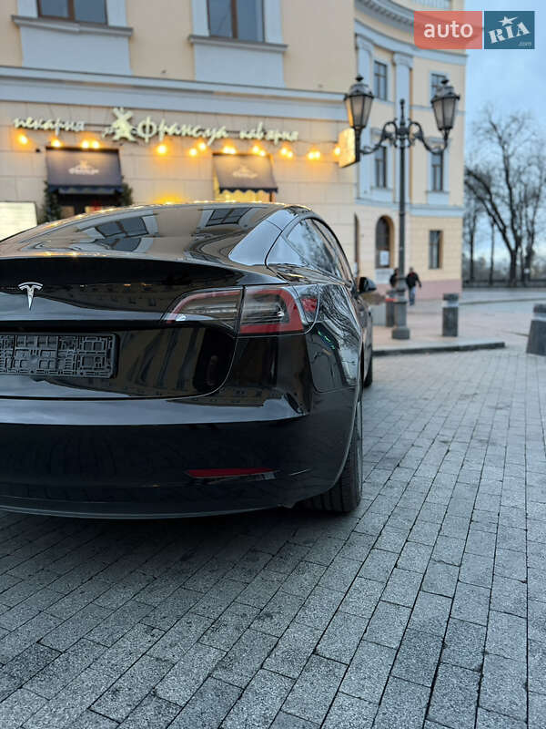 Седан Tesla Model 3 2023 в Одессе