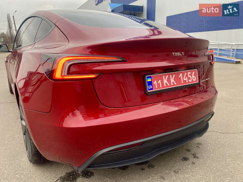 Седан Tesla Model 3 2024 в Чернигове