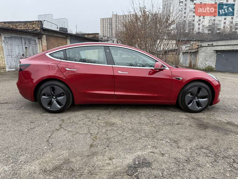 Седан Tesla Model 3 2018 в Киеве