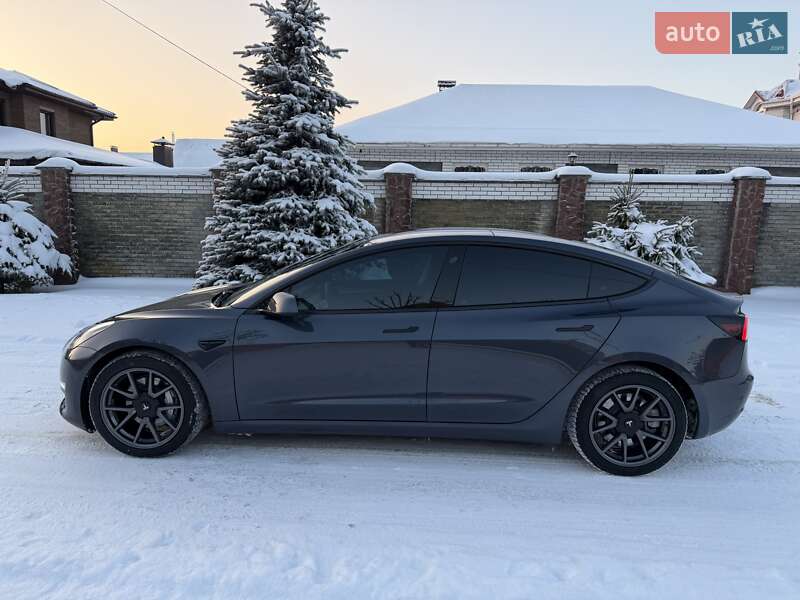 Седан Tesla Model 3 2022 в Киеве