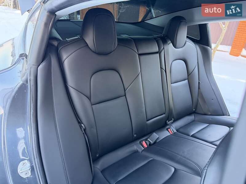 Седан Tesla Model 3 2022 в Киеве