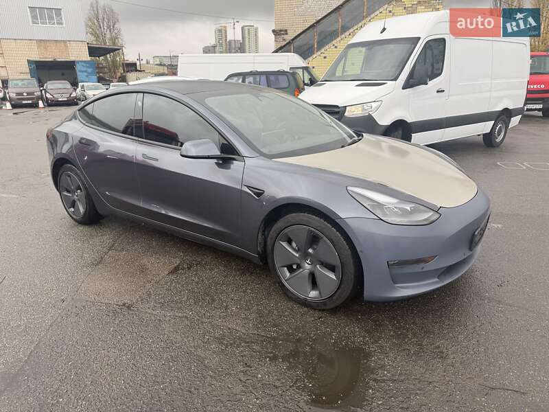 Седан Tesla Model 3 2022 в Киеве