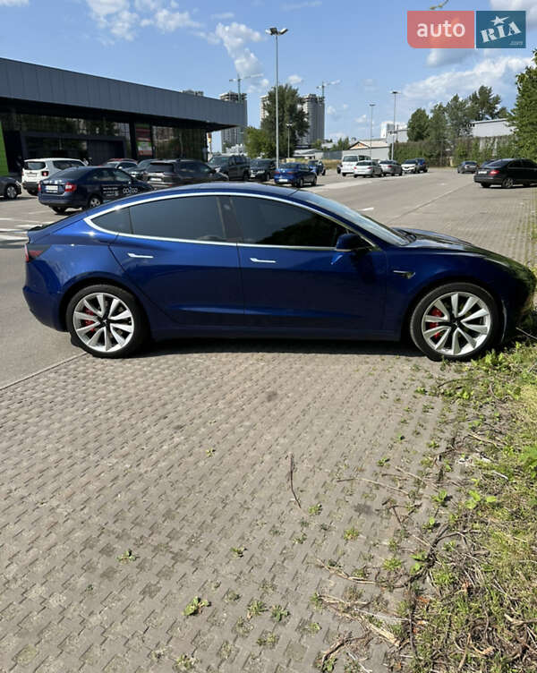 Седан Tesla Model 3 2018 в Львове