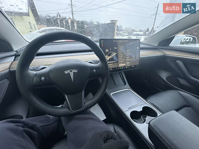 Седан Tesla Model 3 2021 в Виннице