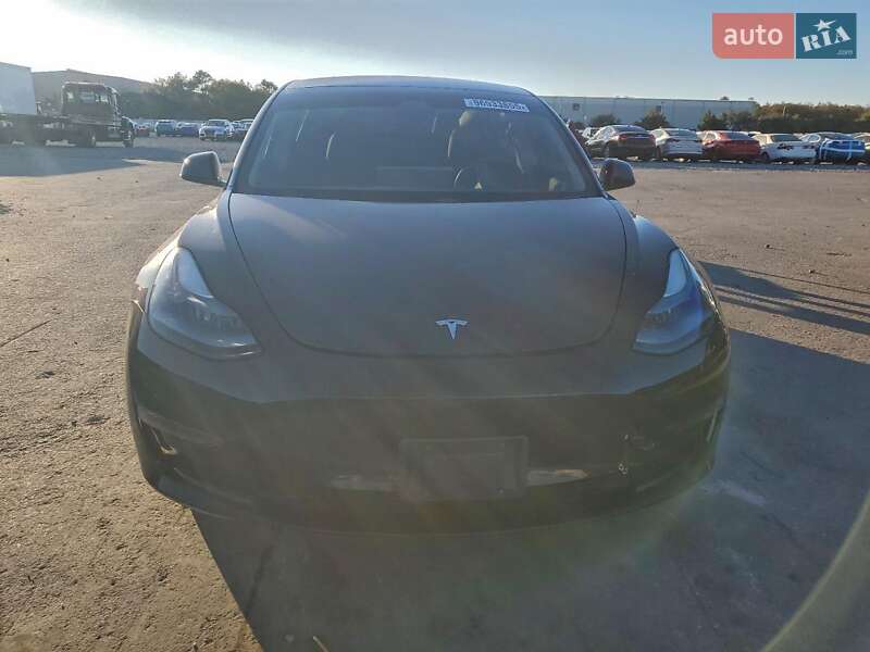 Седан Tesla Model 3 2021 в Киеве