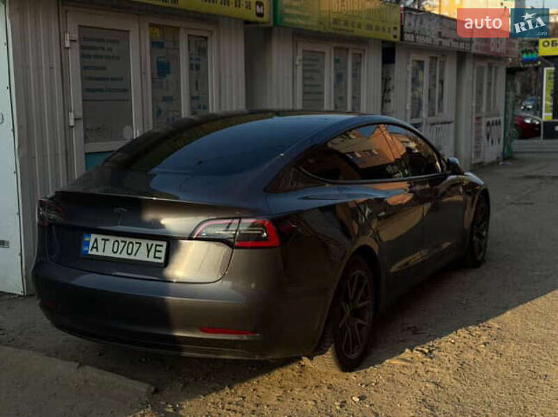 Седан Tesla Model 3 2022 в Ивано-Франковске