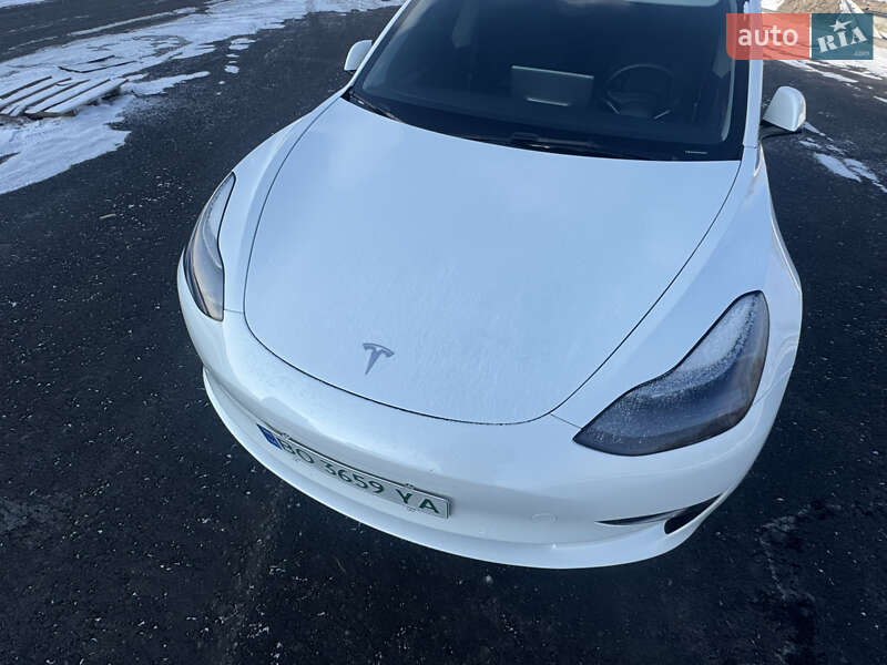 Седан Tesla Model 3 2022 в Черкассах