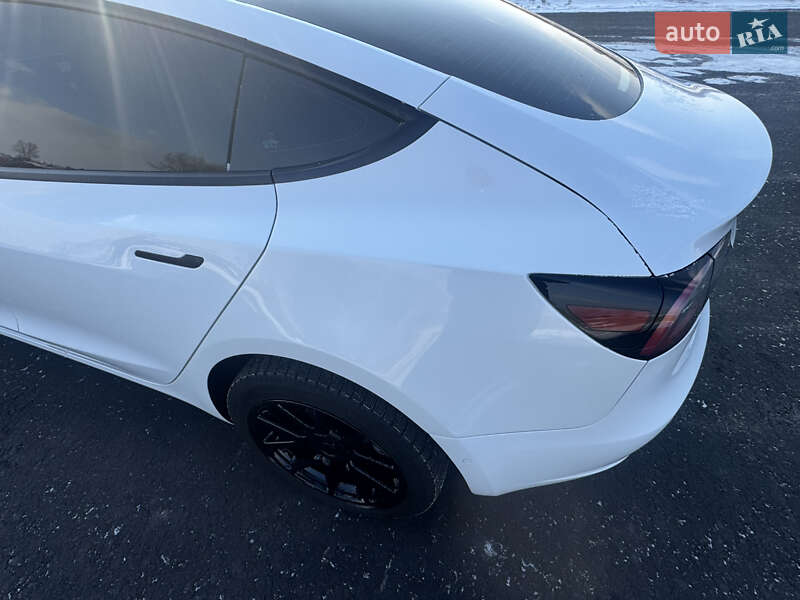 Седан Tesla Model 3 2022 в Черкассах