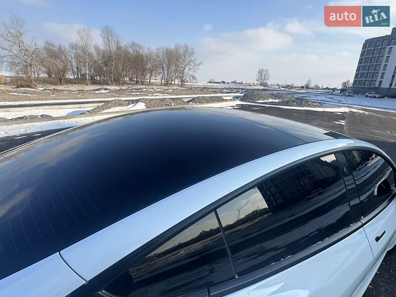Седан Tesla Model 3 2022 в Черкассах