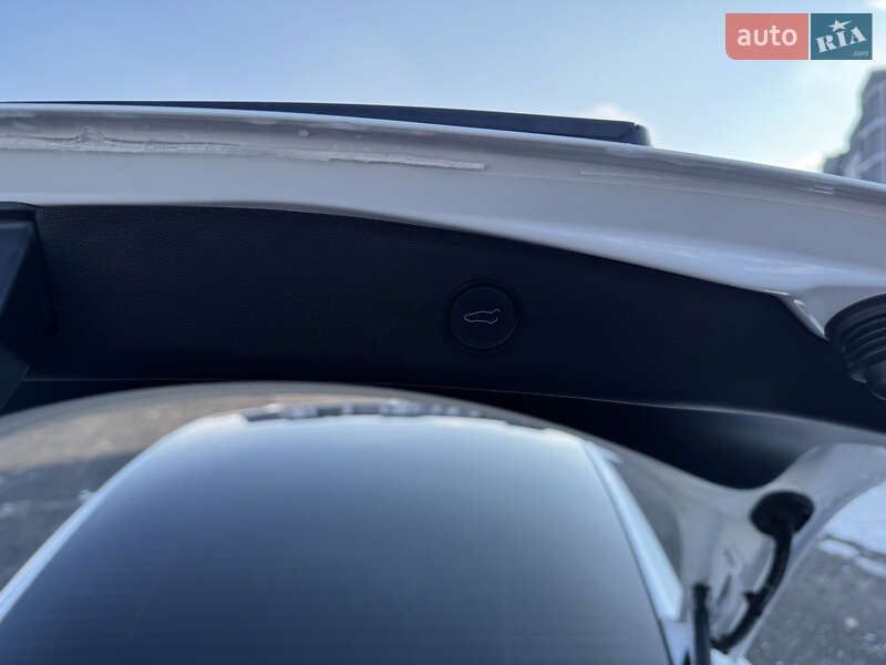 Седан Tesla Model 3 2022 в Черкассах