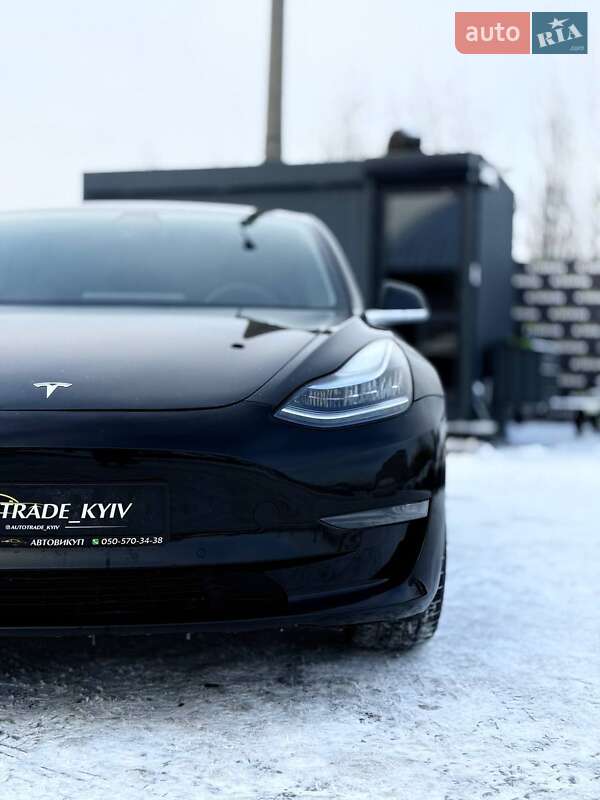 Седан Tesla Model 3 2020 в Киеве