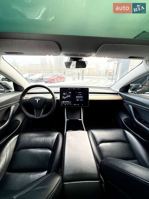 Седан Tesla Model 3 2020 в Киеве