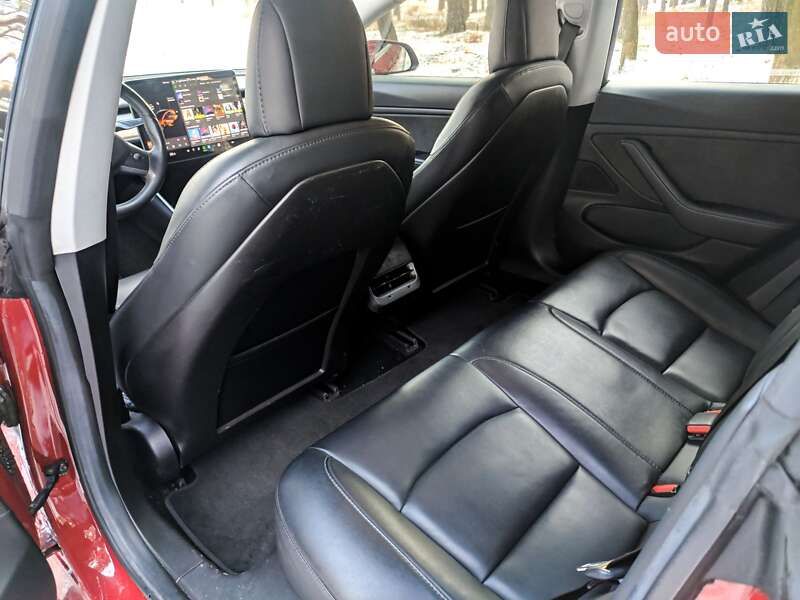 Седан Tesla Model 3 2018 в Черкассах