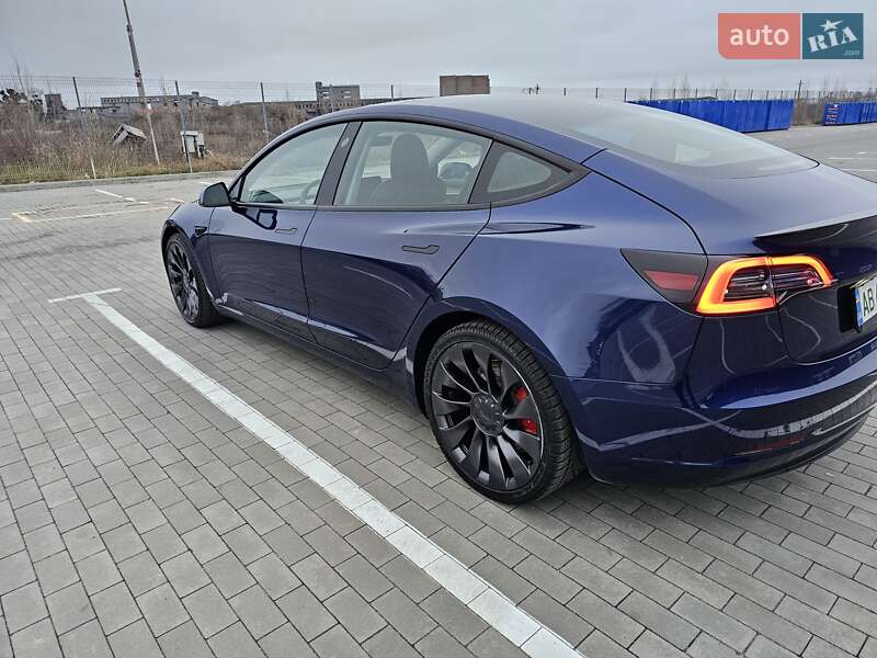 Седан Tesla Model 3 2023 в Виннице