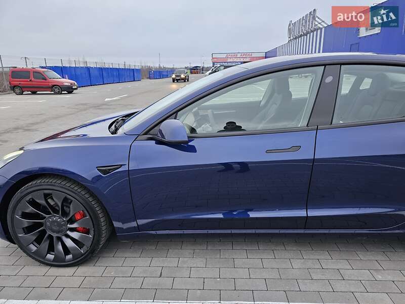Седан Tesla Model 3 2023 в Виннице