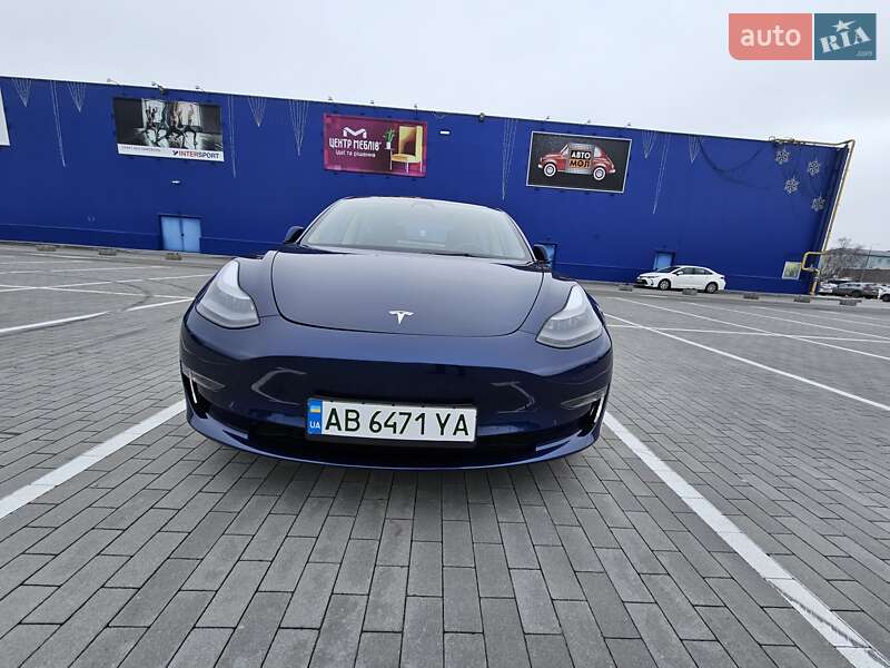 Седан Tesla Model 3 2023 в Виннице