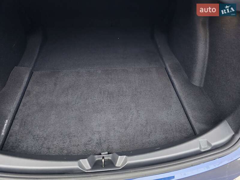 Седан Tesla Model 3 2023 в Виннице