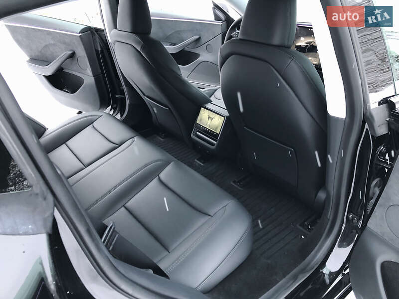 Седан Tesla Model 3 2024 в Ирпене