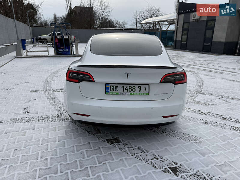 Седан Tesla Model 3 2021 в Миколаєві