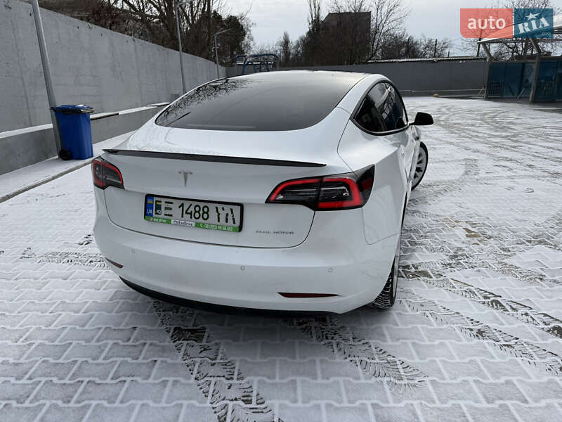 Седан Tesla Model 3 2021 в Николаеве