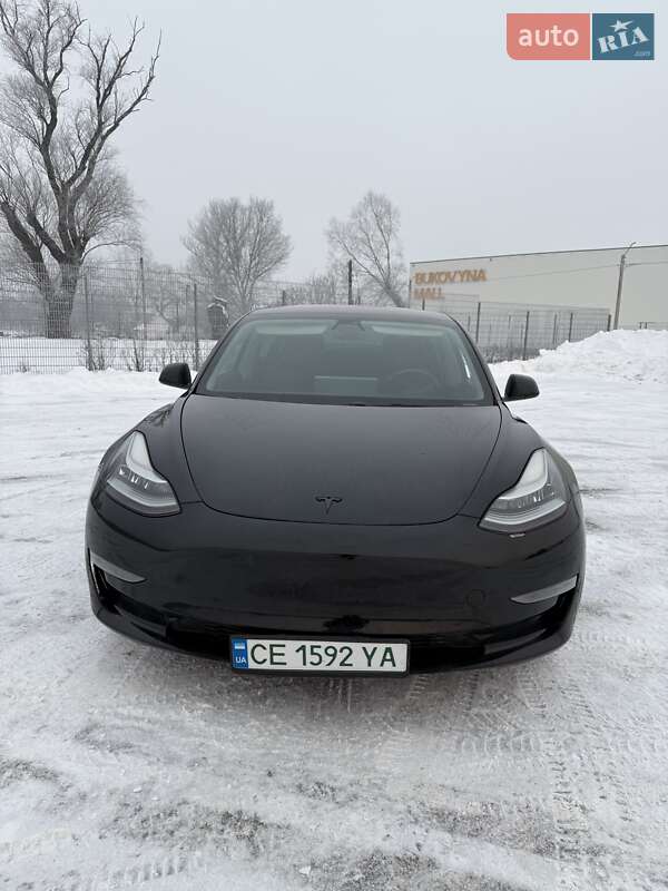 Седан Tesla Model 3 2019 в Черновцах