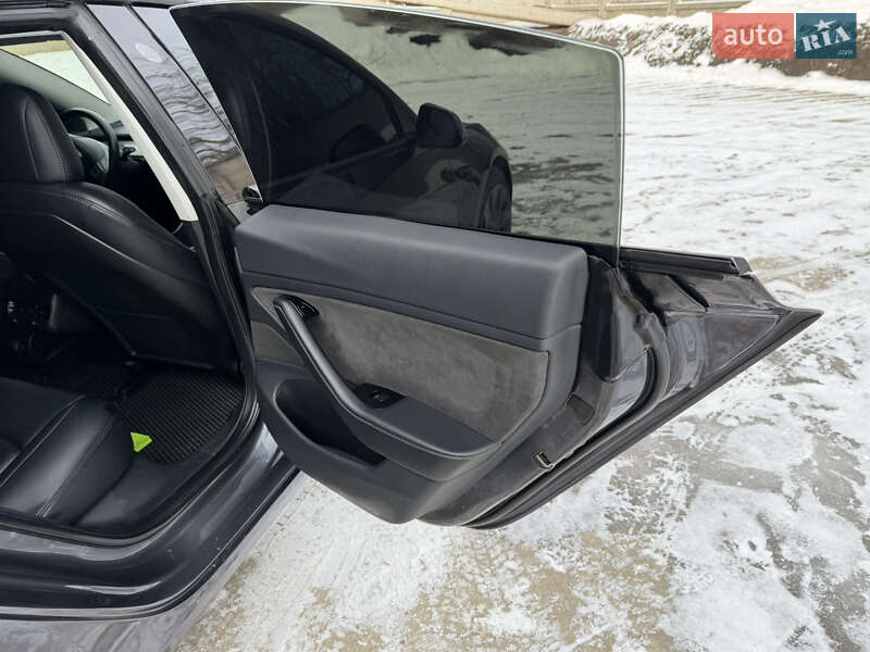 Седан Tesla Model 3 2018 в Золотоноше