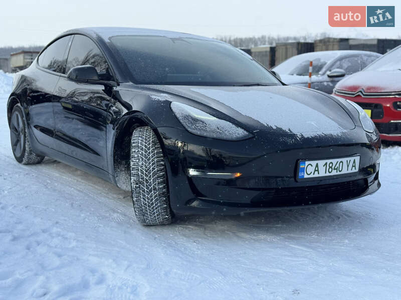 Седан Tesla Model 3 2022 в Умани