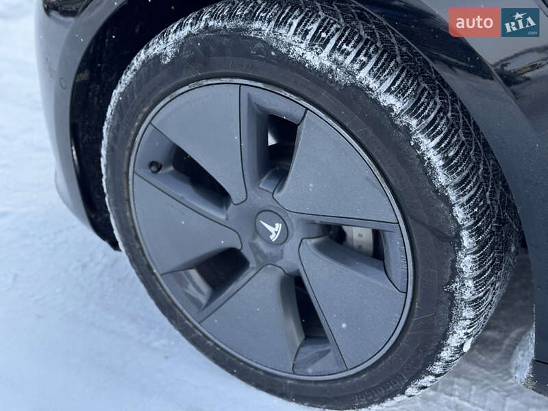 Седан Tesla Model 3 2022 в Умани