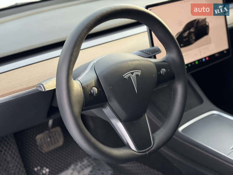 Седан Tesla Model 3 2022 в Умани