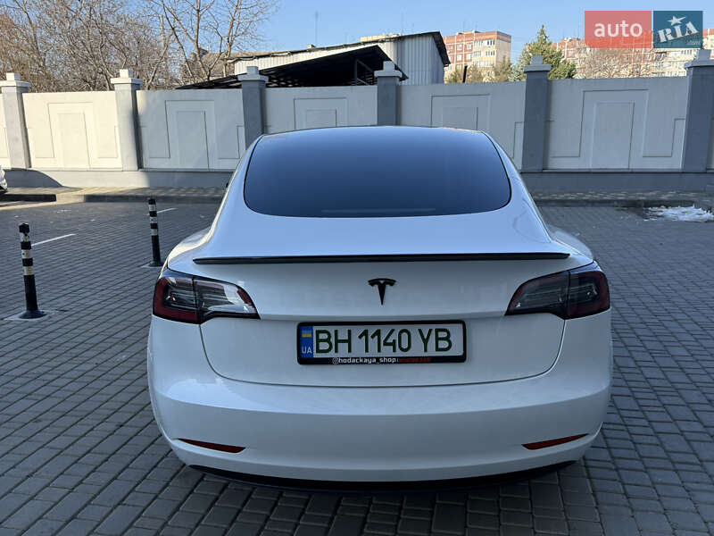 Седан Tesla Model 3 2023 в Одессе