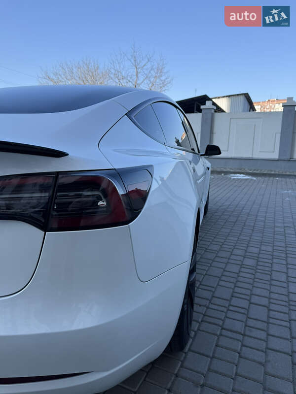 Седан Tesla Model 3 2023 в Одессе