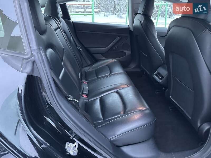 Седан Tesla Model 3 2022 в Рівному