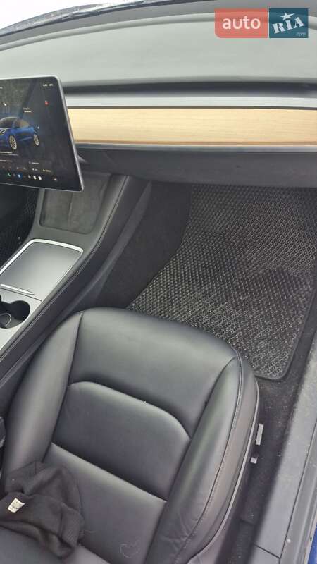 Седан Tesla Model 3 2022 в Днепре