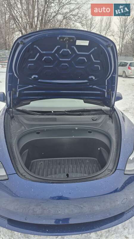 Седан Tesla Model 3 2022 в Днепре