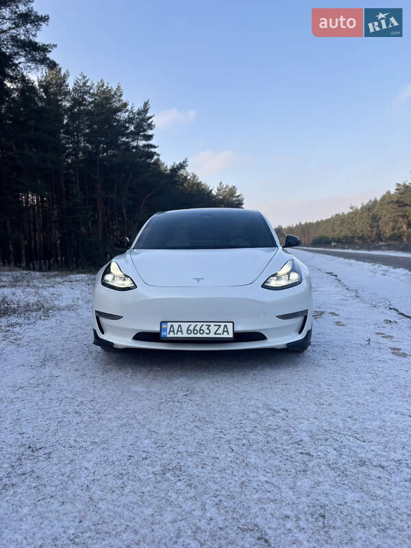 Седан Tesla Model 3 2021 в Кременчуге