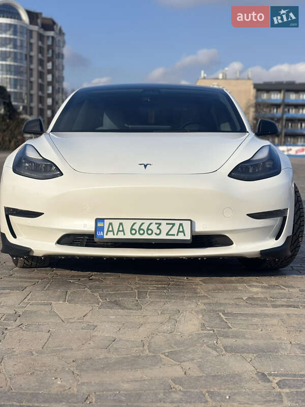 Седан Tesla Model 3 2021 в Кременчуге