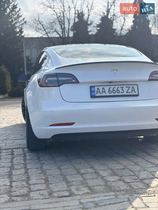 Седан Tesla Model 3 2021 в Кременчуге